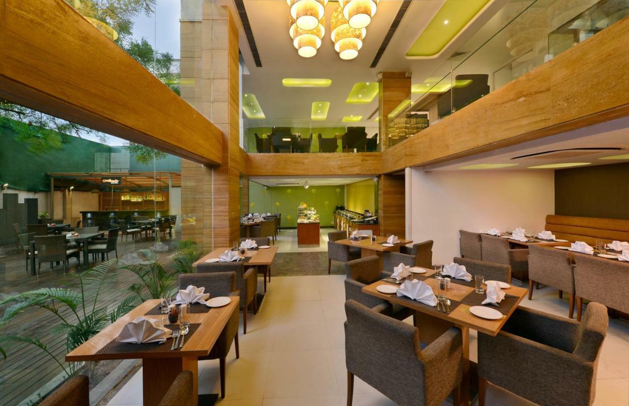 Quality Inn Гургаон Экстерьер фото